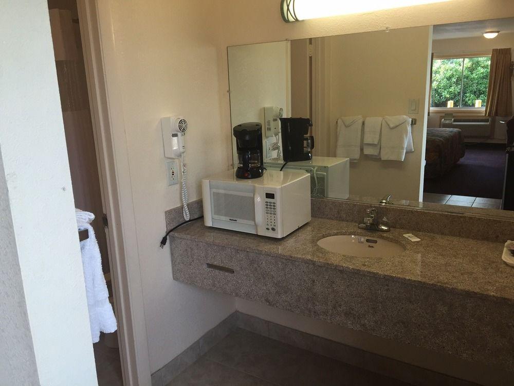 Belmont Inn And Suites Hampton Exteriör bild