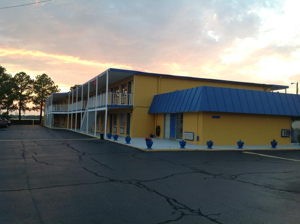 Belmont Inn And Suites Hampton Exteriör bild